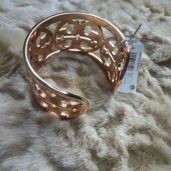 Tory Burch Wife Elegant Rose Gold Cuff Bracelet - Picture 5 of 7
